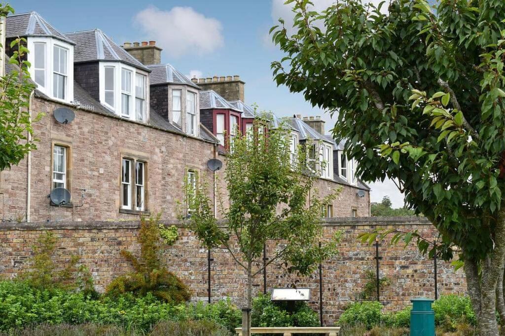 Marys Garden View North Appartement Jedburgh Buitenkant foto